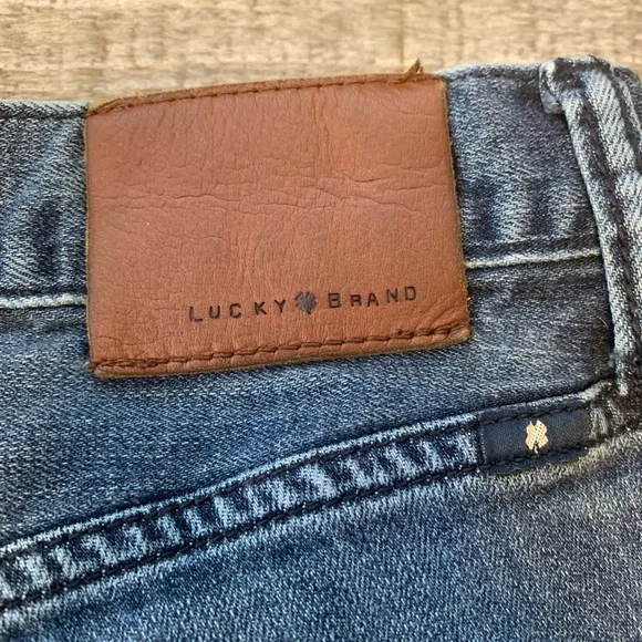 Lucky Brand 221 Original Straight Jeans - Picture 4 of 15